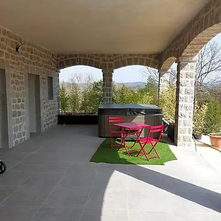 Des Roches Jacuzzi Privatif Bed & Breakfast