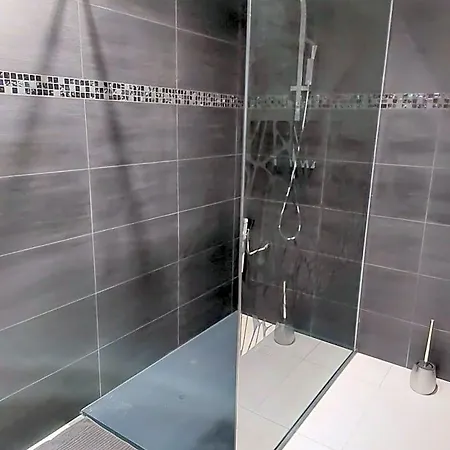 Des Roches Jacuzzi Privatif Bed & Breakfast 3*